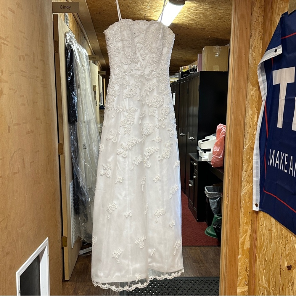 Elegant White Lace Wedding Dress